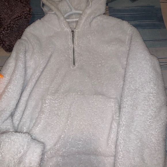 Fur hoodie - Picture 3 of 3